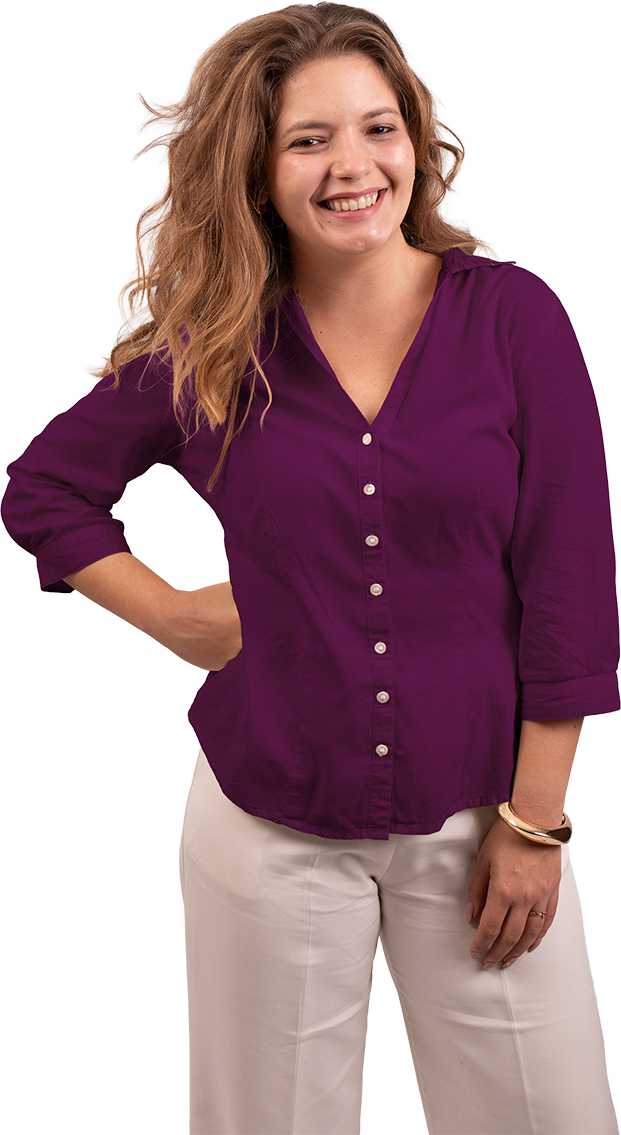 Carol Simon sorrindo, de camisa roxa